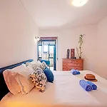Apartment Excellent Seafront & Seaview By Interhome